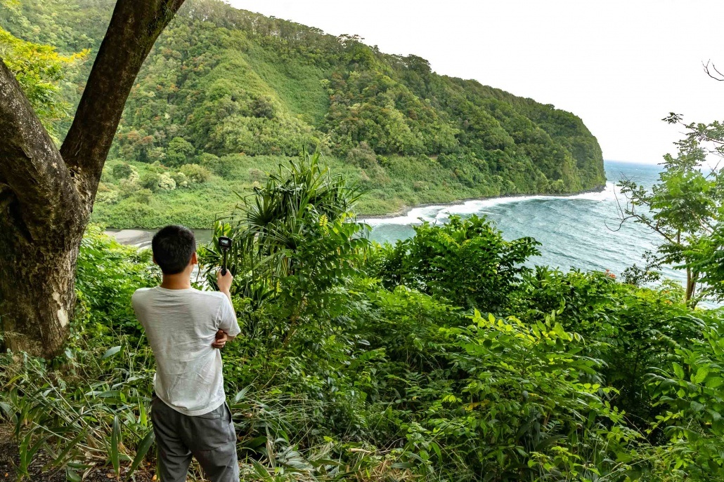 Road To Hana Visitor at Overlook Honomanu Maui