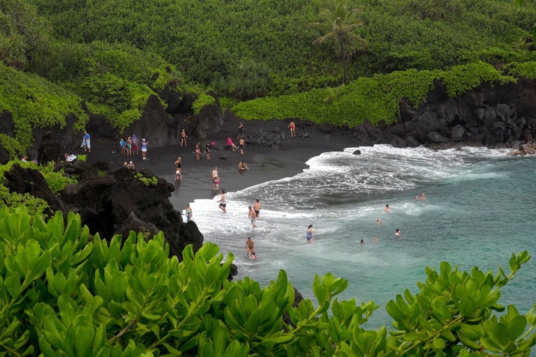 waianapanapa beach