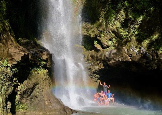 holoholomauitours famous waterfall slider