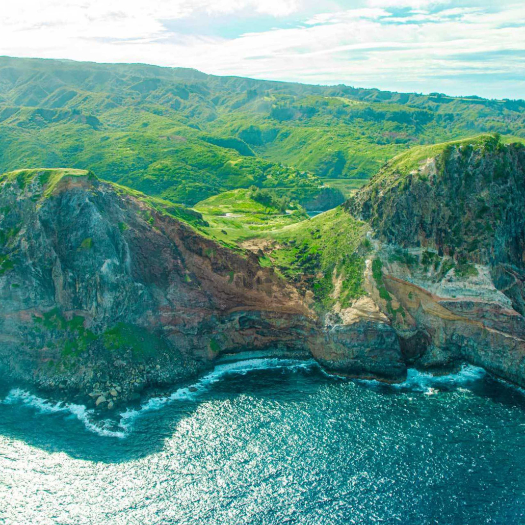 stunning birds eye views of the maui coastline from a helicopter tour 