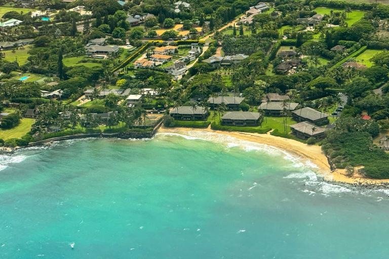 feature flight from kahului around north shore maui