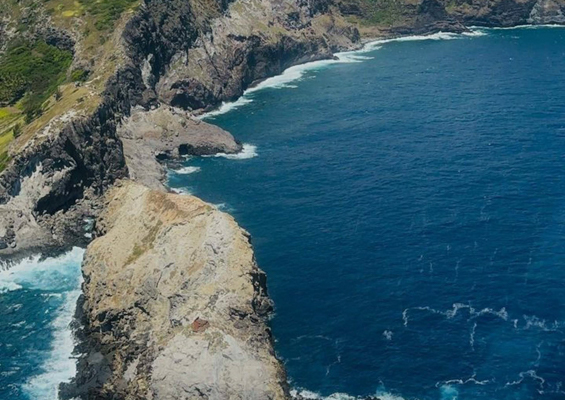 airmaui mountain waterfalls helicopter ride view ocean slider