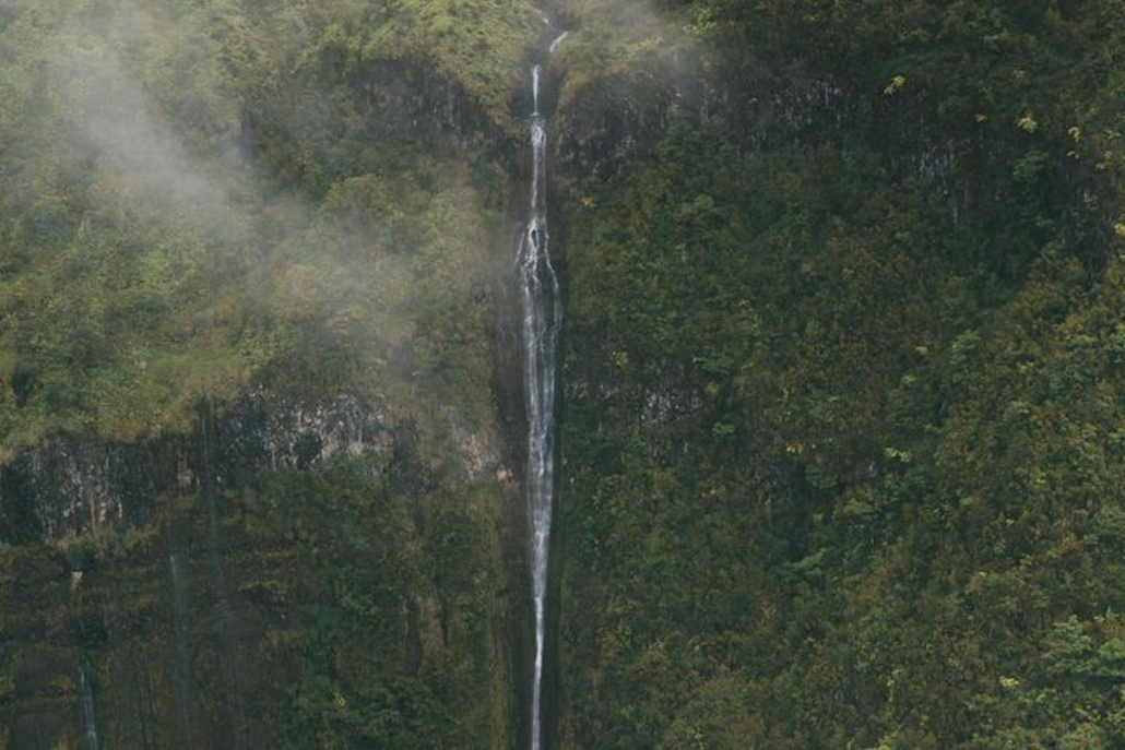 airmaui mountain waterfalls helicopter ride waterfall from top