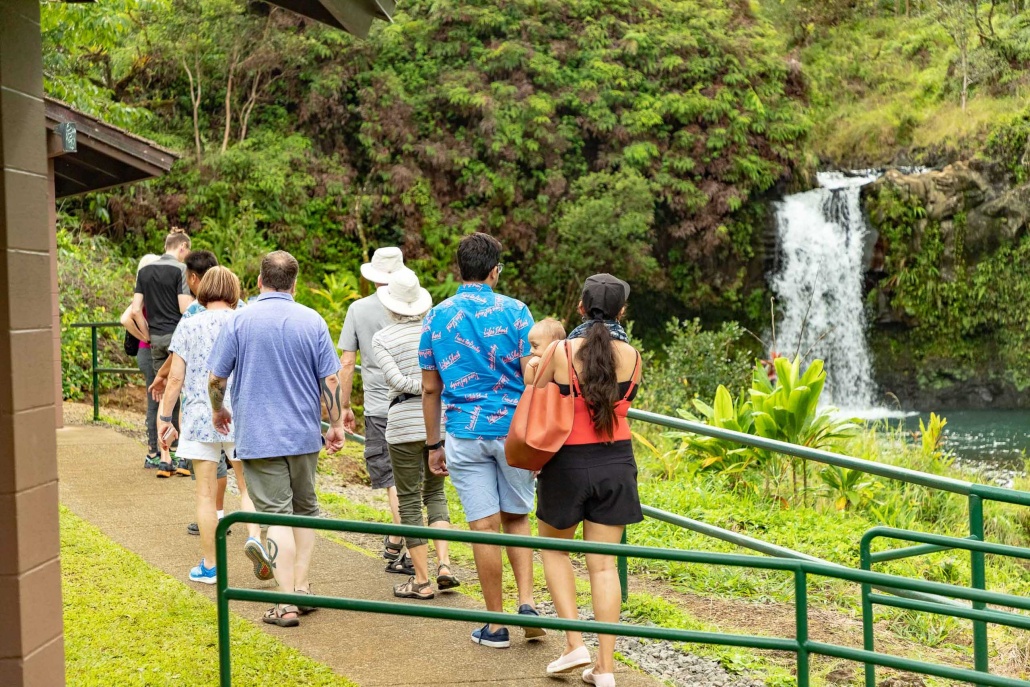 puua kaa wayside park visitors and waterfall