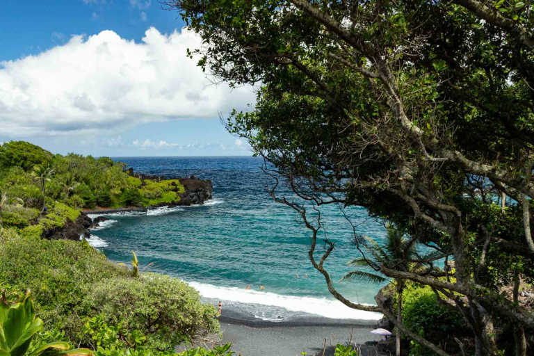 road to hana black sand beach maui 